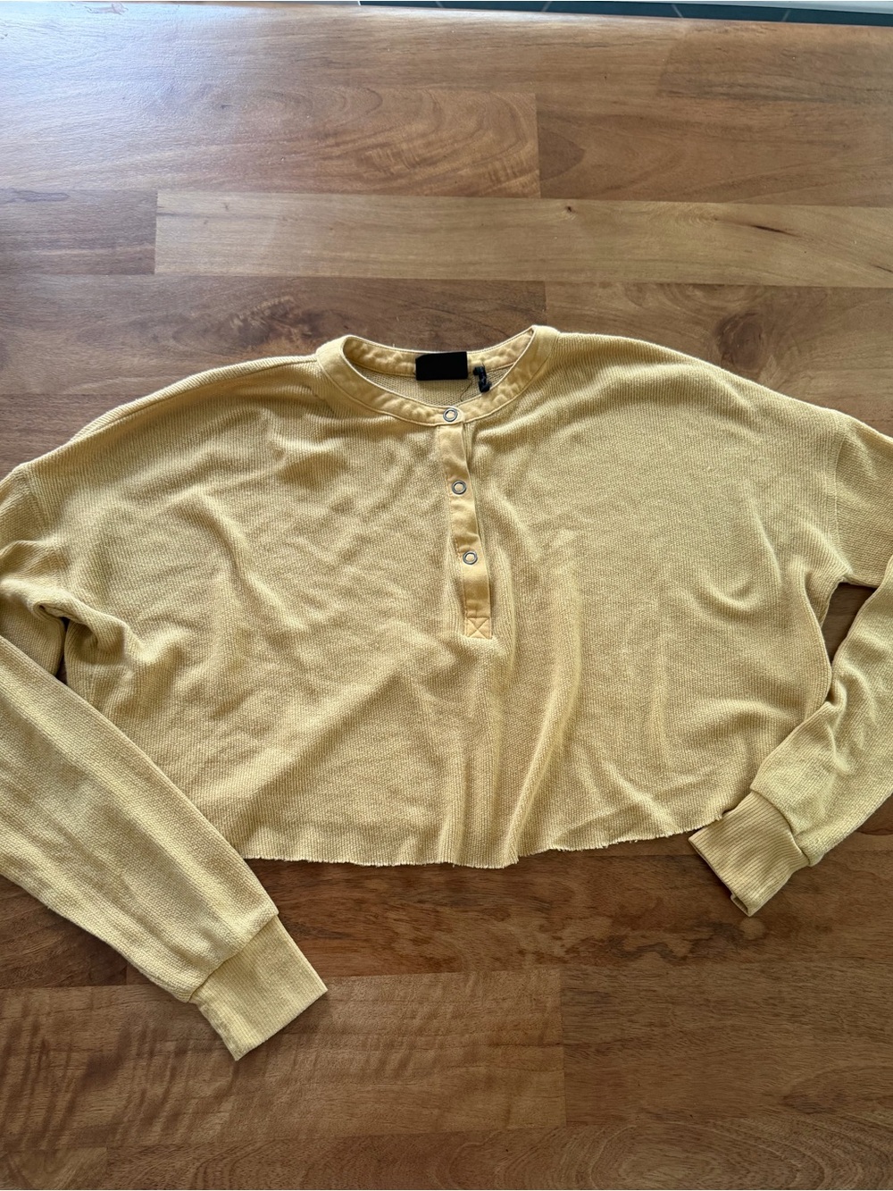 Urban Outfitters Cropped Henley Top w/ Raw Hem in Pale Yellow Size XS
